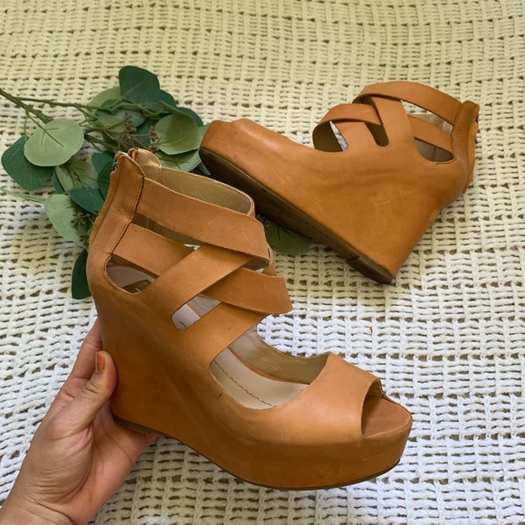 dolce vita lia suede wedge sandal